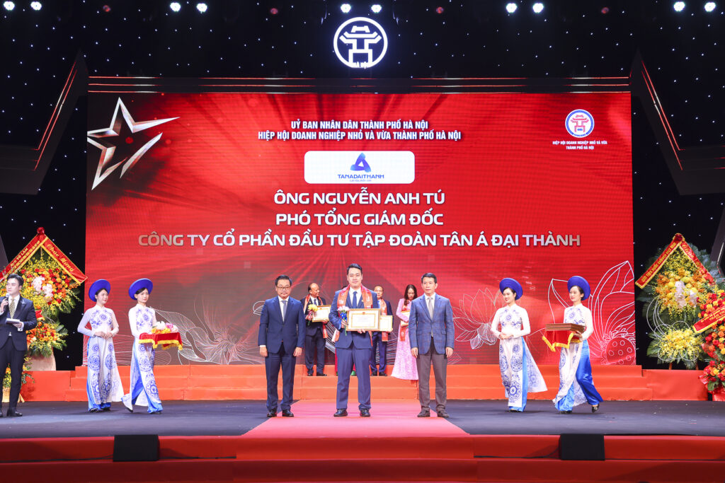 TÂN Á ĐẠI THÀNH ĐƯỢC VINH DANH TẠI LỄ TÔN VINH DOANH NHÂN – DOANH NGHIỆP THĂNG LONG 2025